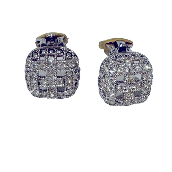 Beautiful square basket weave clip on earrings. Vintage. EUC - Picture 3 of 4